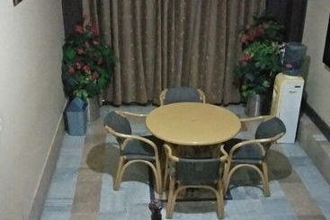 هتل Sawar