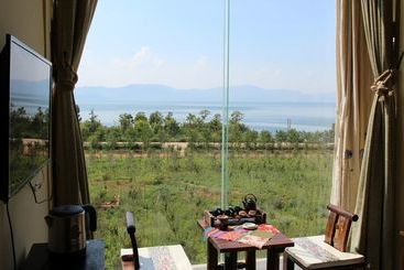 Buyi Hotel Resort Fuxian Lake