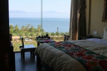 Buyi Hotel Resort Fuxian Lake