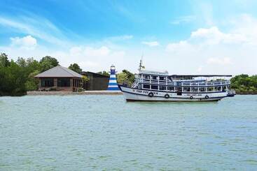 בית מלון כפרי Rintara Riverside Resort