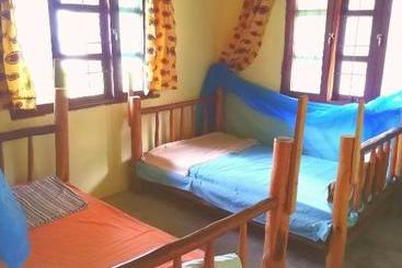 هاستل Beach Village Backpackers
