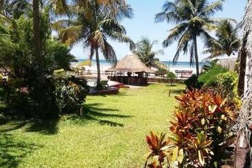 هاستل Beach Village Backpackers