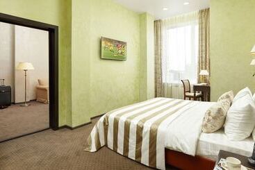 ホテル Kapitolinn