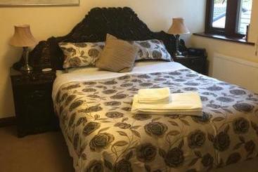 تختخواب و صبحانه Loe Lodge
