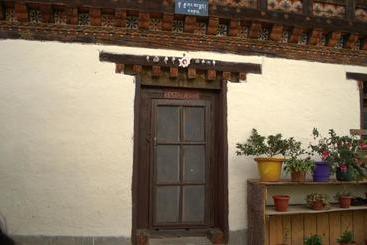 Ama's Village Lodge