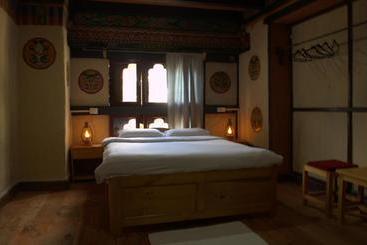 Ama's Village Lodge