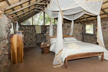 هتل Hippo Lodge
