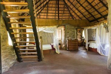 هتل Hippo Lodge