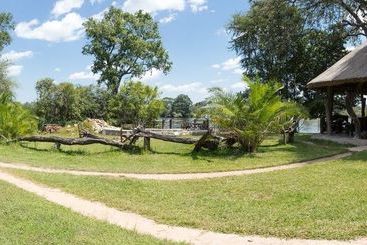 هتل Hippo Lodge