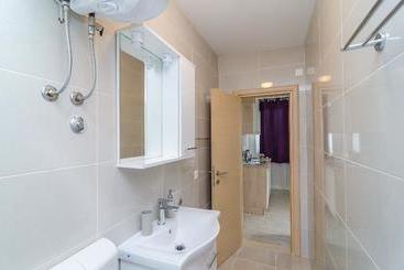هتل Apartments Villa Dadic