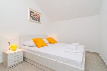 هتل Apartments Villa Dadic