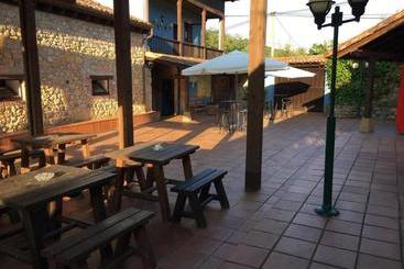 هتل Rural Posada Del Monasterio