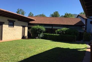 هتل Rural Posada Del Monasterio
