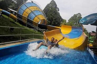 فندق Bukit Merah Laketown Resort
