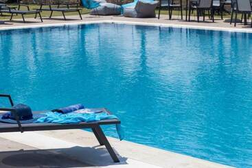 هتل Mythic Summer