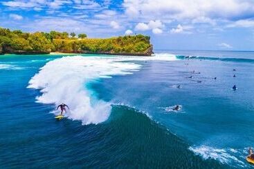 استراحتگاه Cross Bali Breakers