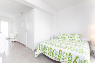 Yourhouse Monges Sea View Studio