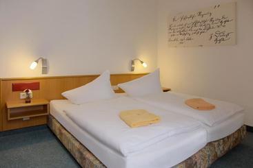 پانسیون Adler Hotel Delitzsch