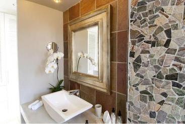 پانسیون Aquavit Guest House