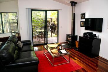 アパートホテル Amore On Buderim Rainforest Cabins