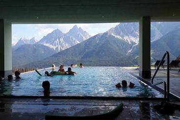 هتل Glinzhof Mountain Natur Resort Agriturismo