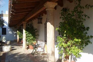 پانسیون Cortijo Los Monteros