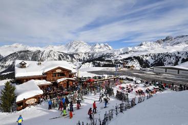 Апарт-отель Hôtel 3 étoiles  Restaurant Le Pilatus Courchevel