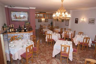 پانسیون Hostal Miguel Y Juani