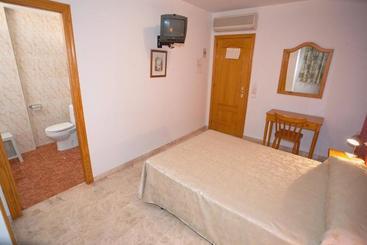 پانسیون Hostal Miguel Y Juani