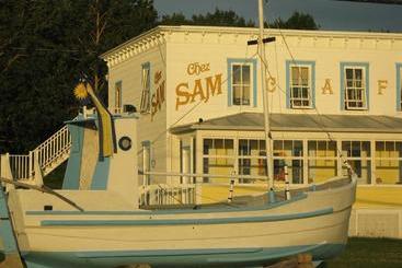 הוסטל Auberge Du Café Chez Sam