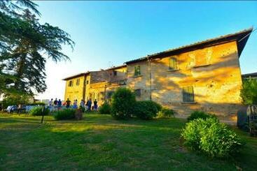 هتل Agriturismo Le Ginestruzze