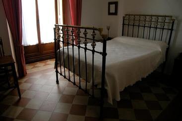 پانسیون Hostal Puerta Medina