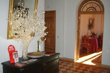 پانسیون Hostal Puerta Medina