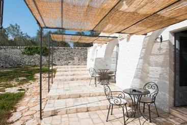 هتل Agriturismo Masseria Aprile