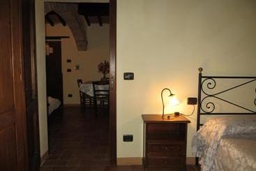 هتل Agriturismo Casale Delle Lucrezie
