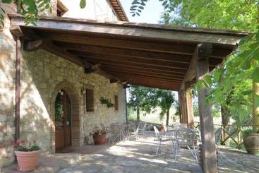 هتل Agriturismo Casale Delle Lucrezie