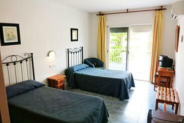 بنسيون Hostal Brisamar