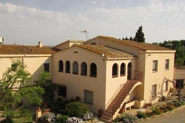 پانسیون Hostal Can Bassalis