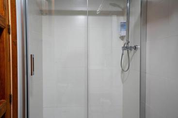 پانسیون Hostal Plaza De Italia