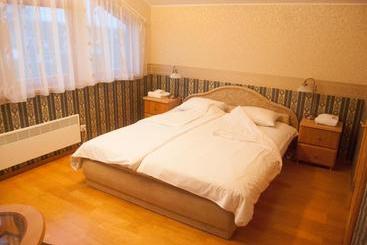 پانسیون Riia Villa