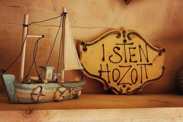 فندق صغير Autóscsárda és Panzió