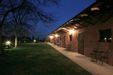 هتل Società Agricola Le More Agriturismo La Dondina
