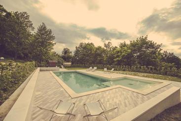 هتل Borgo Casa Scaparone