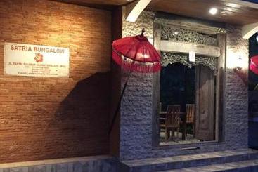 پانسیون Satria Bungalow