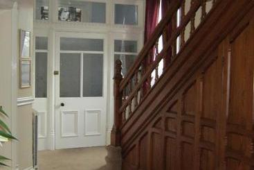 پانسیون Autumn Leaves Guest House