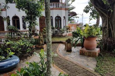 پانسیون Mut Mee Garden Guest House