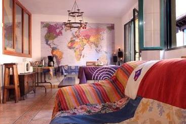 پانسیون Duermevela Hostel