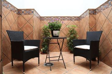 پانسیون Hostal Avenida