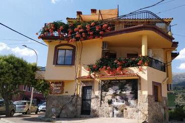펜션 Hostal Yuste