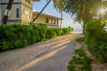 شقة فندقية Seven Mile Beach Resort